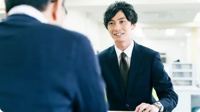 京都のホテル運営について相談する専任スタッフ