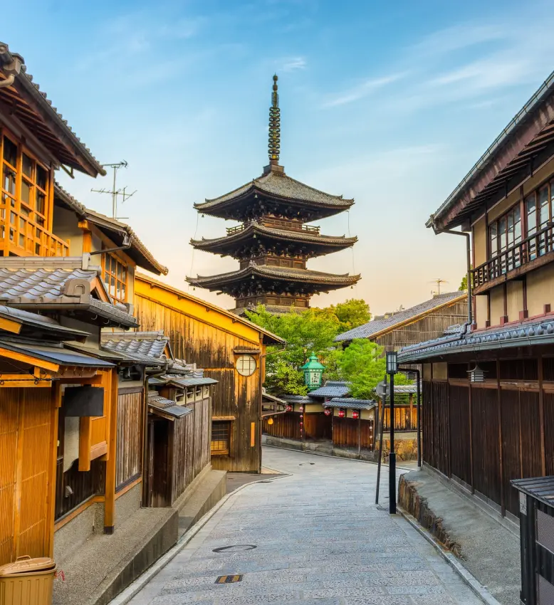 八坂の塔と京都の街並み